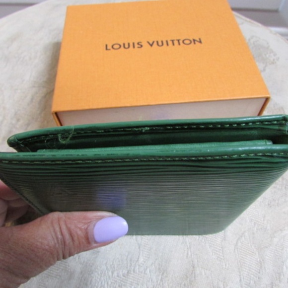 m_6963ffb55df8e74aef817e05.jpg Authentic LOUIS VUITTON Green Epi Leather Multiple Bifold Wallet